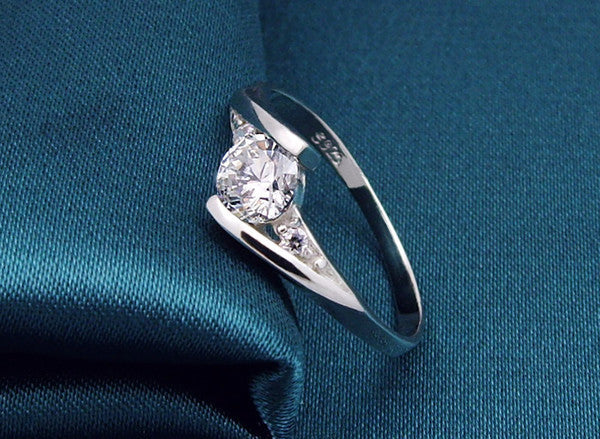 White Gold Plated Wedding Jewelry Rings for Women Crystal Engagement Silver Zircon CZ Diamond Ring